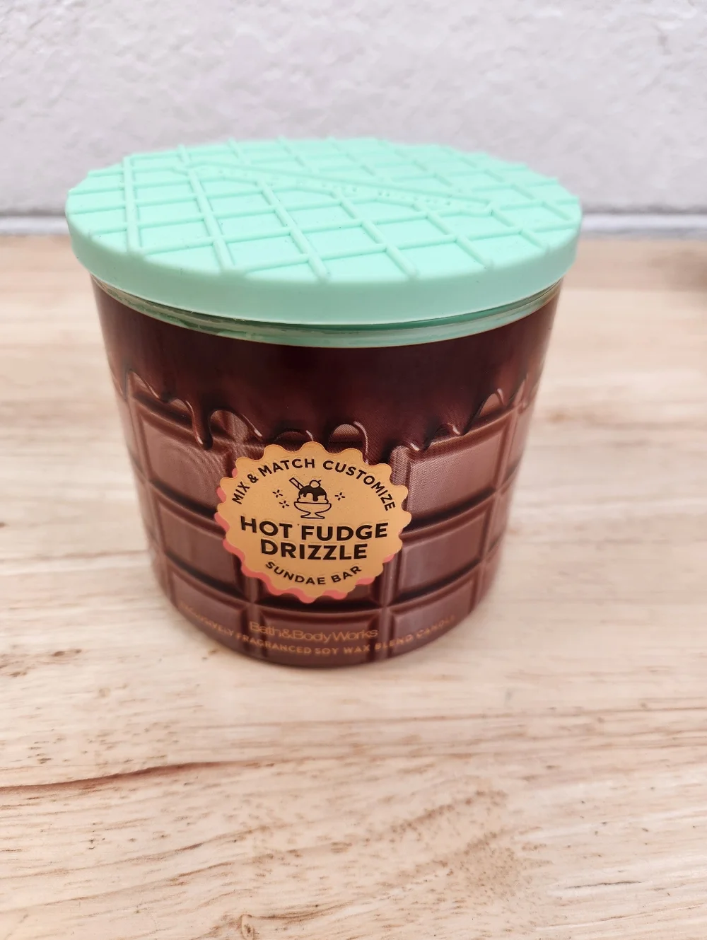Bath & Body Works Hot Fudge Drizzle Sundae Large 3-Wick Candle 14.5oz - Picture 1 of 5